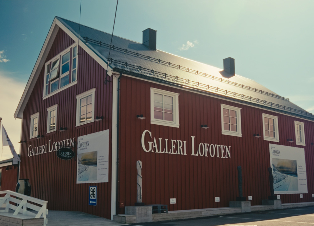 Photo of Galleri Lofoten red building